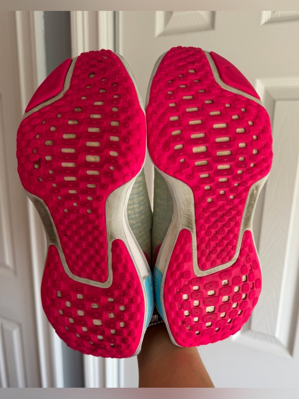 Nike ZoomX Invincible Run 3 White Deep Royal
Fierce Pink Size: 8 - Picture 9 of 10